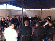 الشيخ حماد أبو دعابس ووفد من الحركة الاسلامية يقدمون واجب العزاء لآل سكحفي